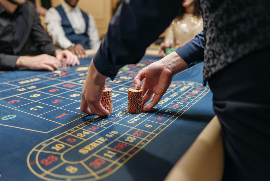 The Real Difference Between Poker, Slots, and Sports Betting